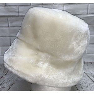 Vintage Toucan Collection New York White Faux Fur CLOUCHE Hat Bucket Hat
